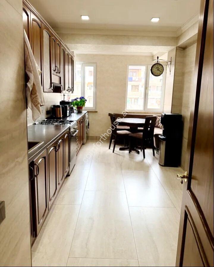 449079-3159456-crop