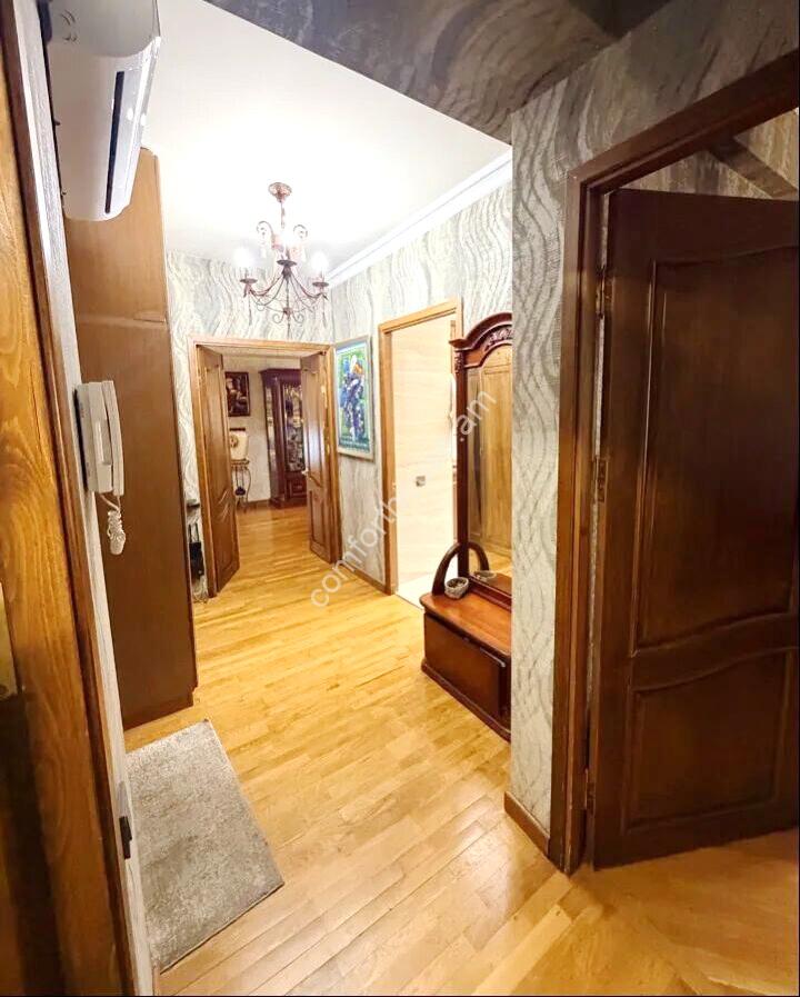 449079-3159458-crop