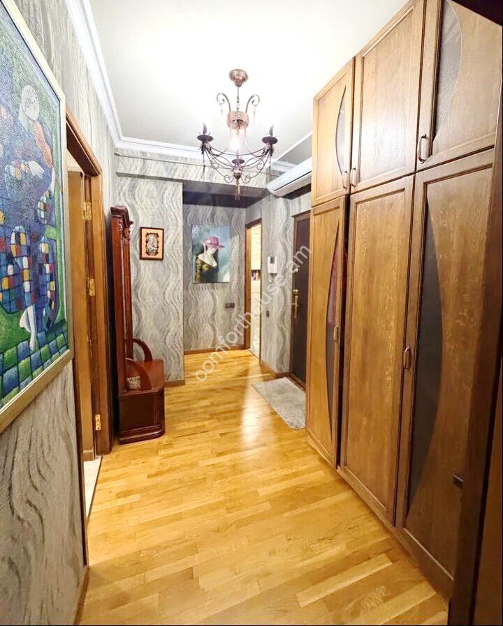 449079-3159460-crop