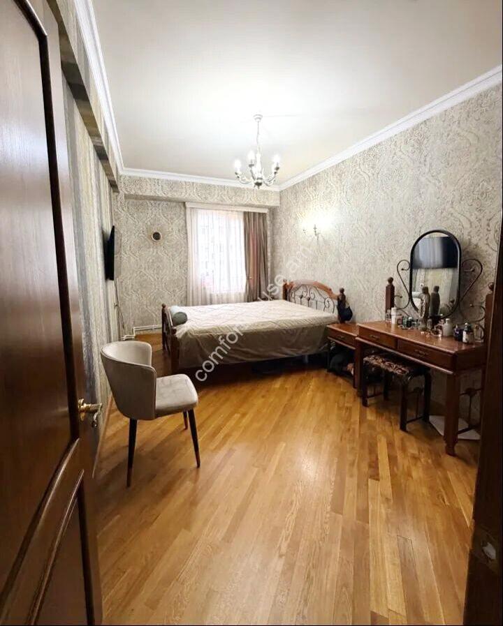 449079-3159463-crop