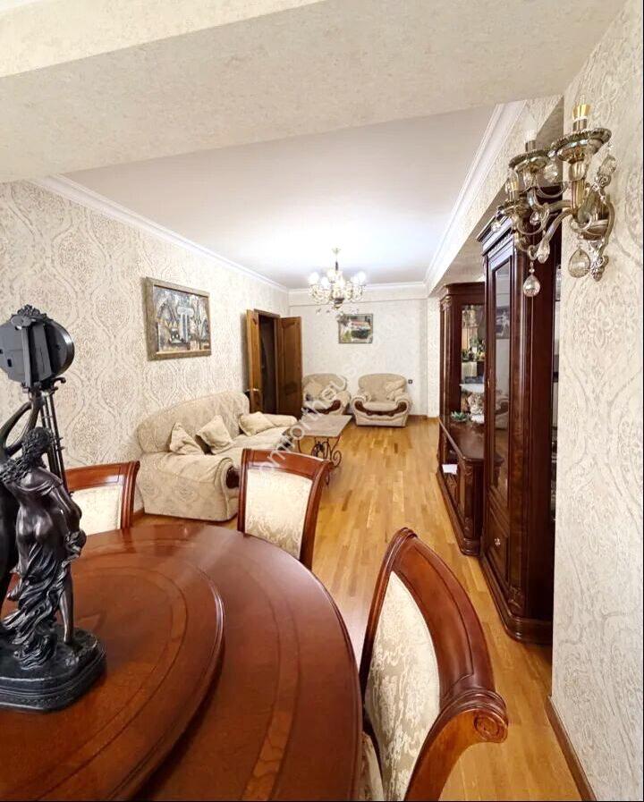 449079-3159465-crop