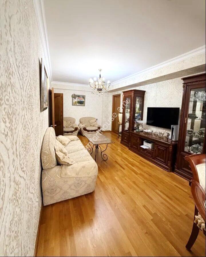 449079-3159468-crop