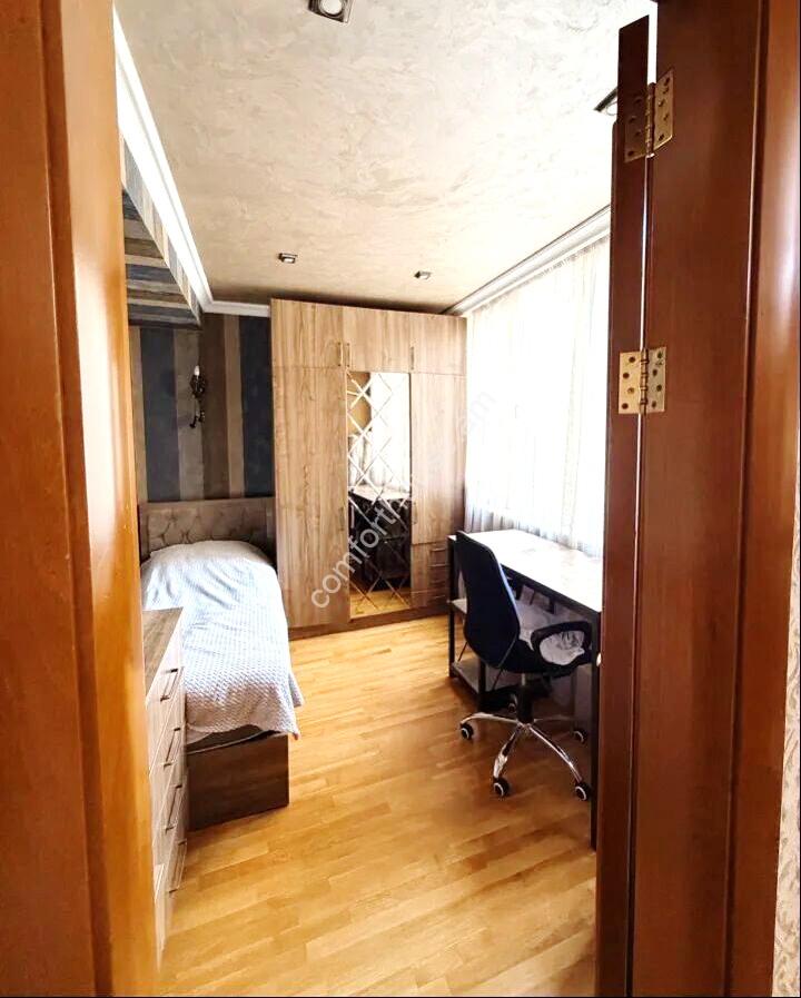 449079-3159469-crop