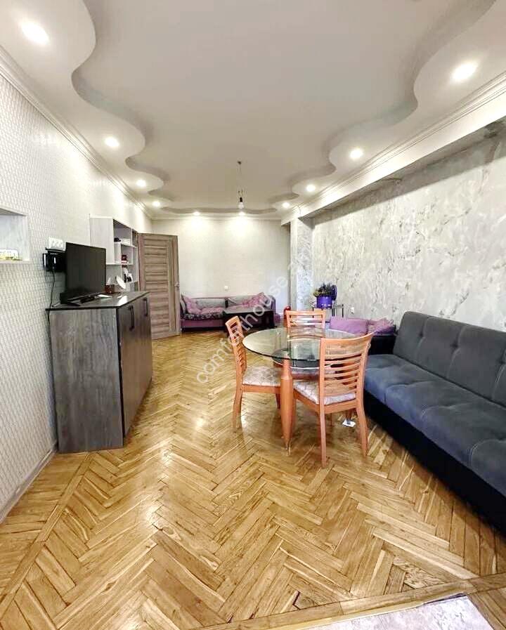 450978-3187379-crop