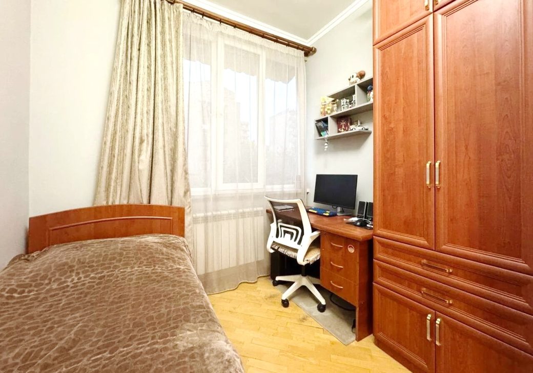 451661-3196998-crop