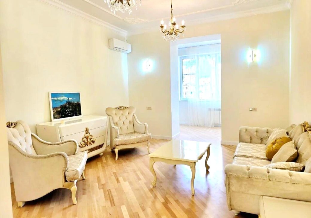 452233-3205542-crop