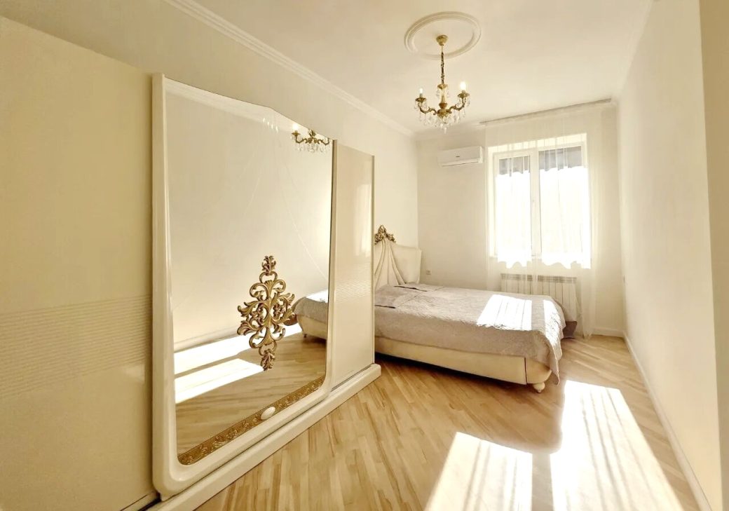 452233-3205549-crop