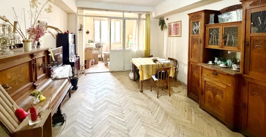 452410-3208446-crop