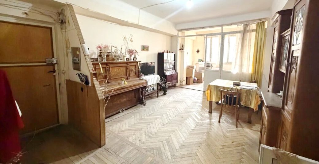 452410-3208447-crop
