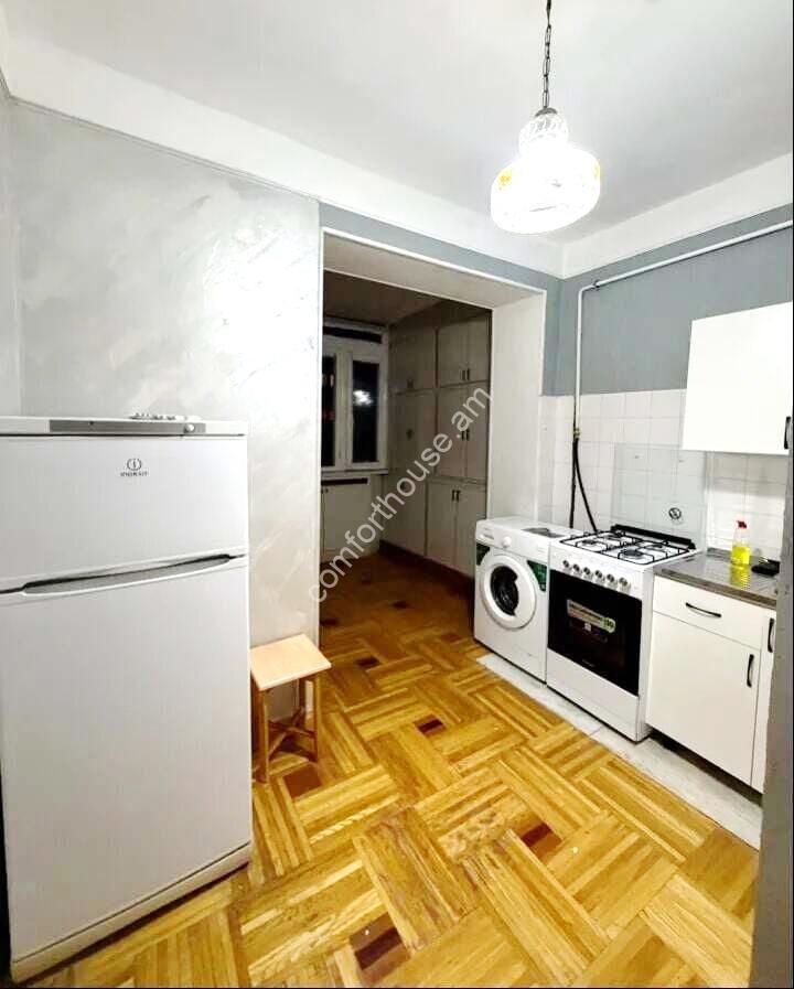452542-3210476-crop
