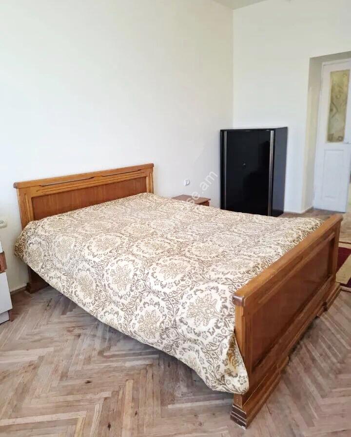 453046-3217596-crop