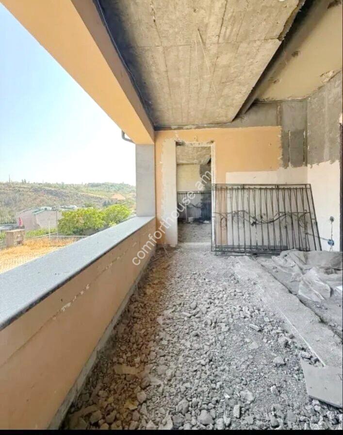 452907-3215766-crop