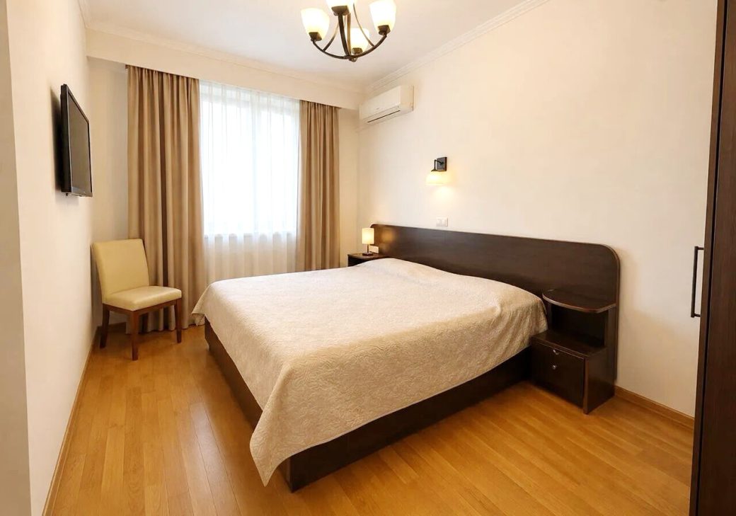 453053-3217698-crop