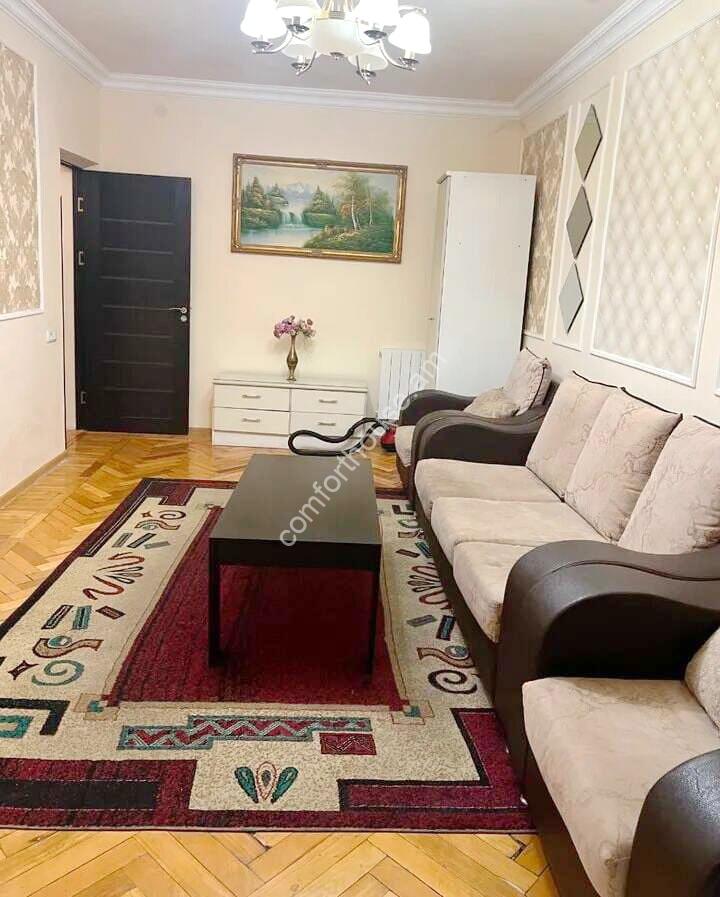 453104-3218449-crop