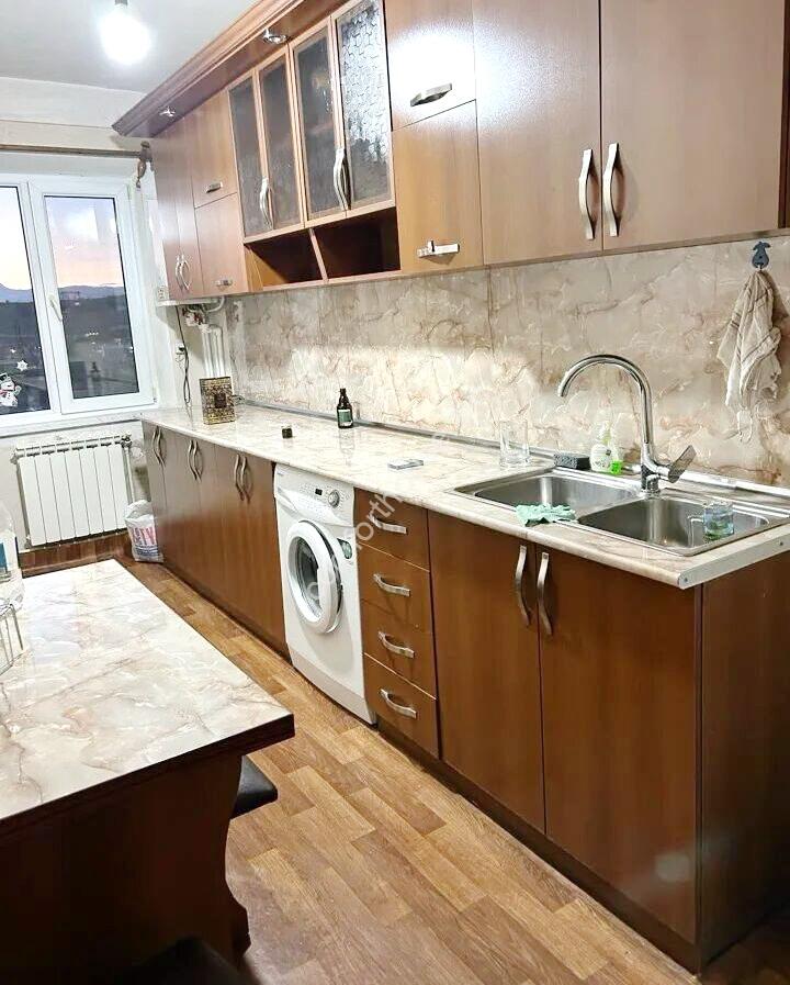 453121-3218783-crop