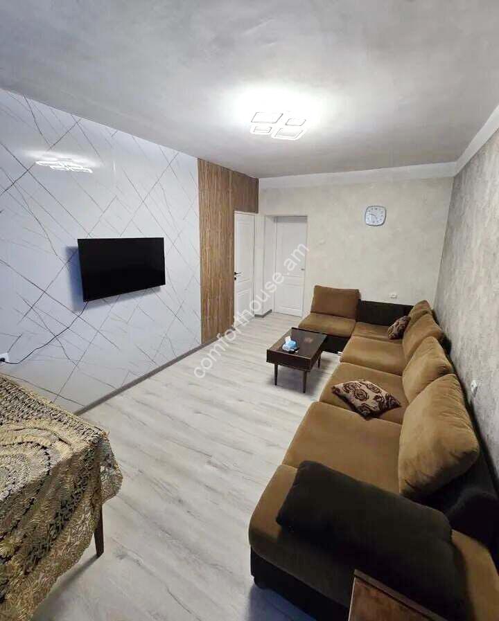 453533-3225402-crop
