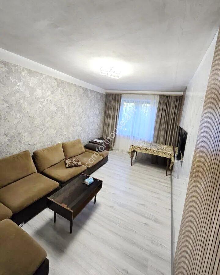 453533-3225403-crop