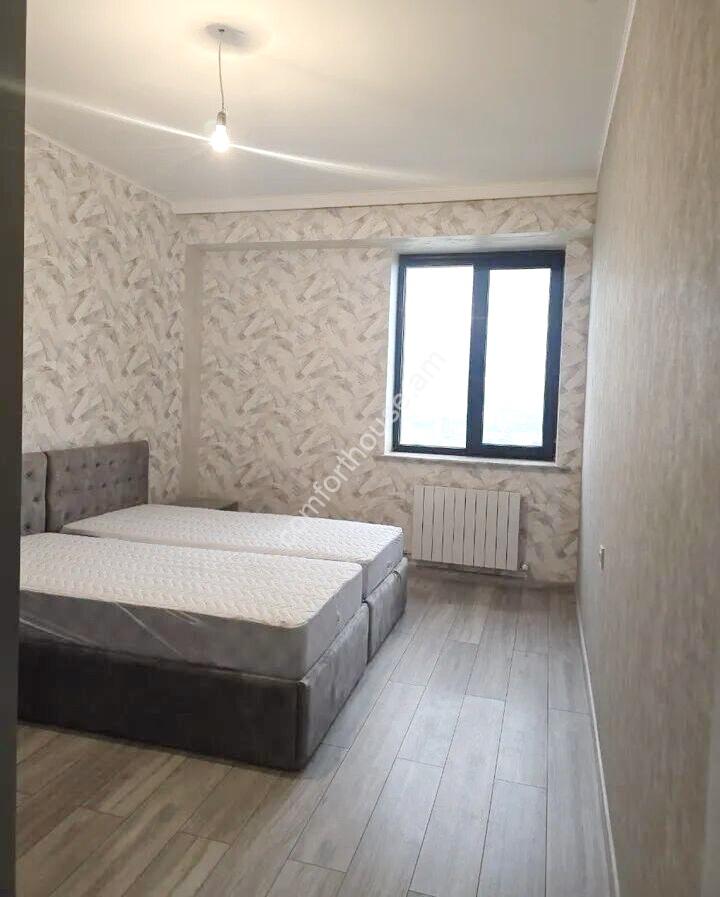 454379-3239095-crop