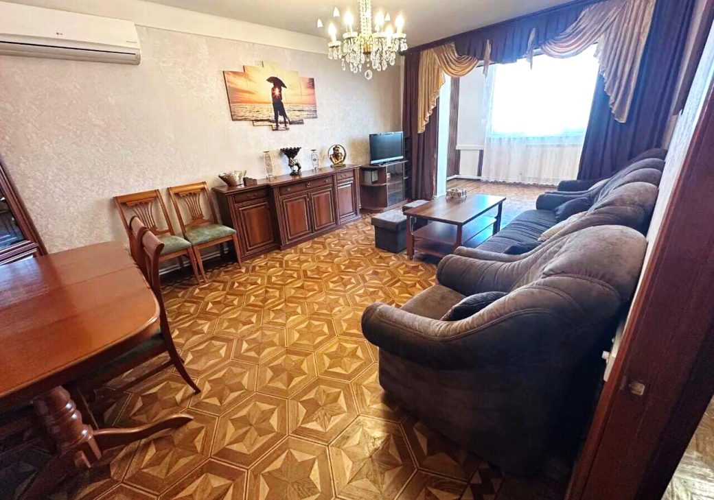 454638-3242937-crop