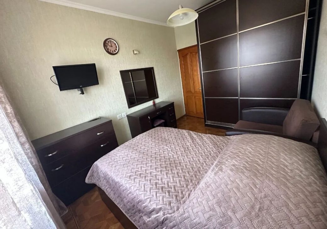 454638-3242951-crop