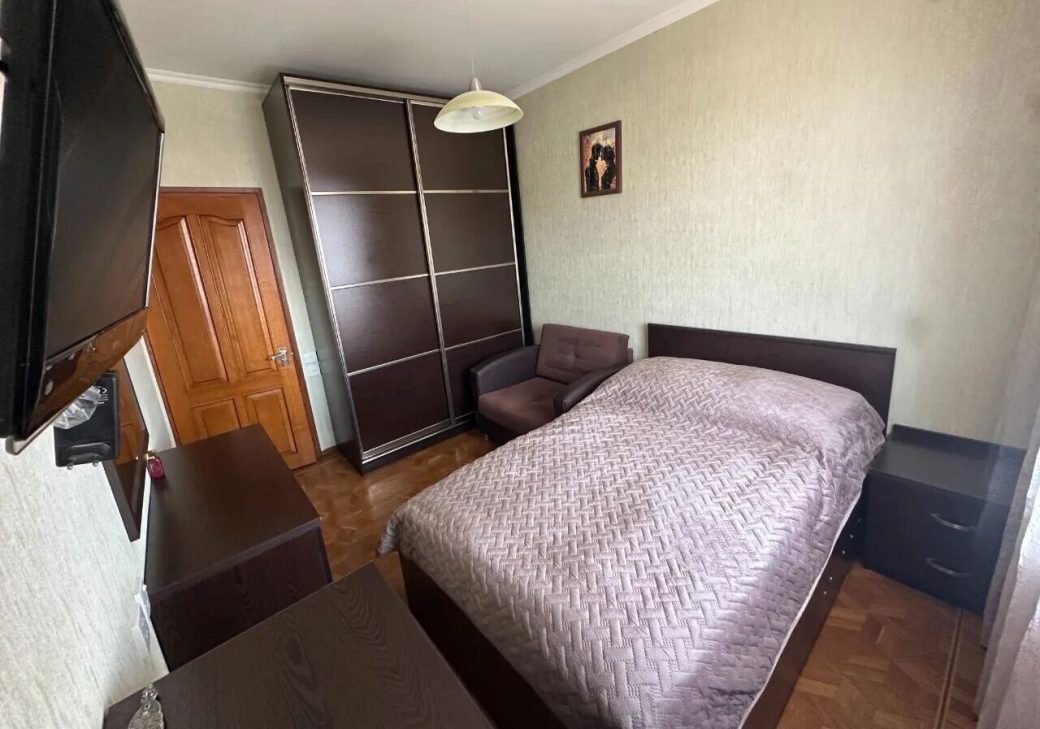 454638-3242952-crop