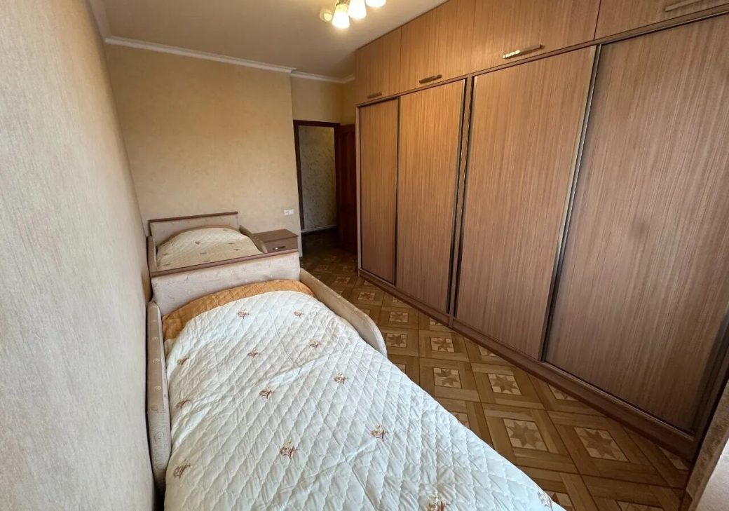 454638-3242956-crop