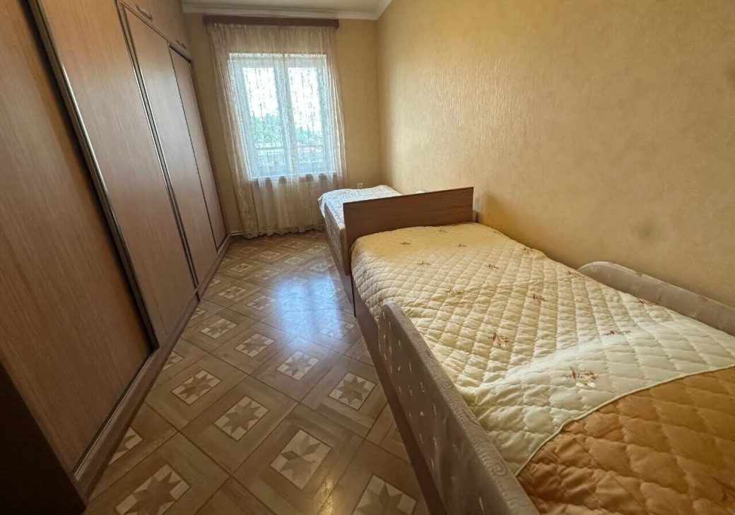 454638-3242958-crop