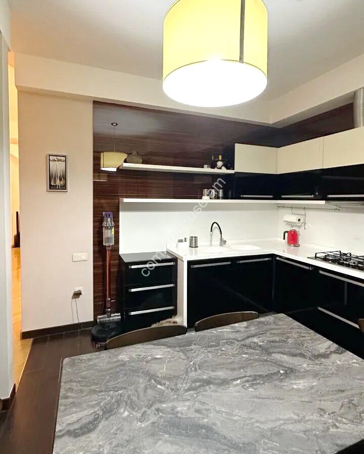 454902-3246945-crop