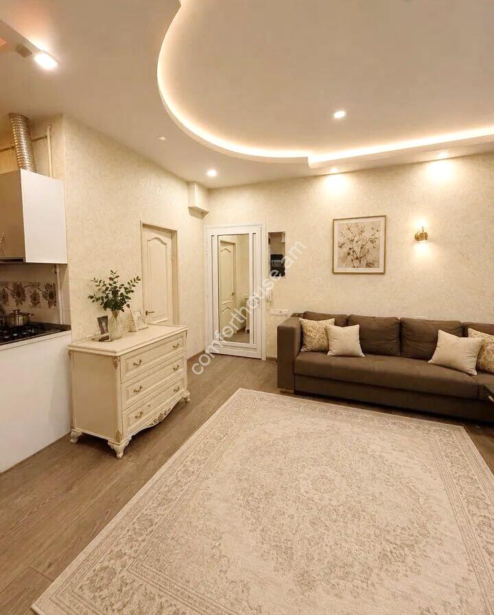 456878-3275613-crop