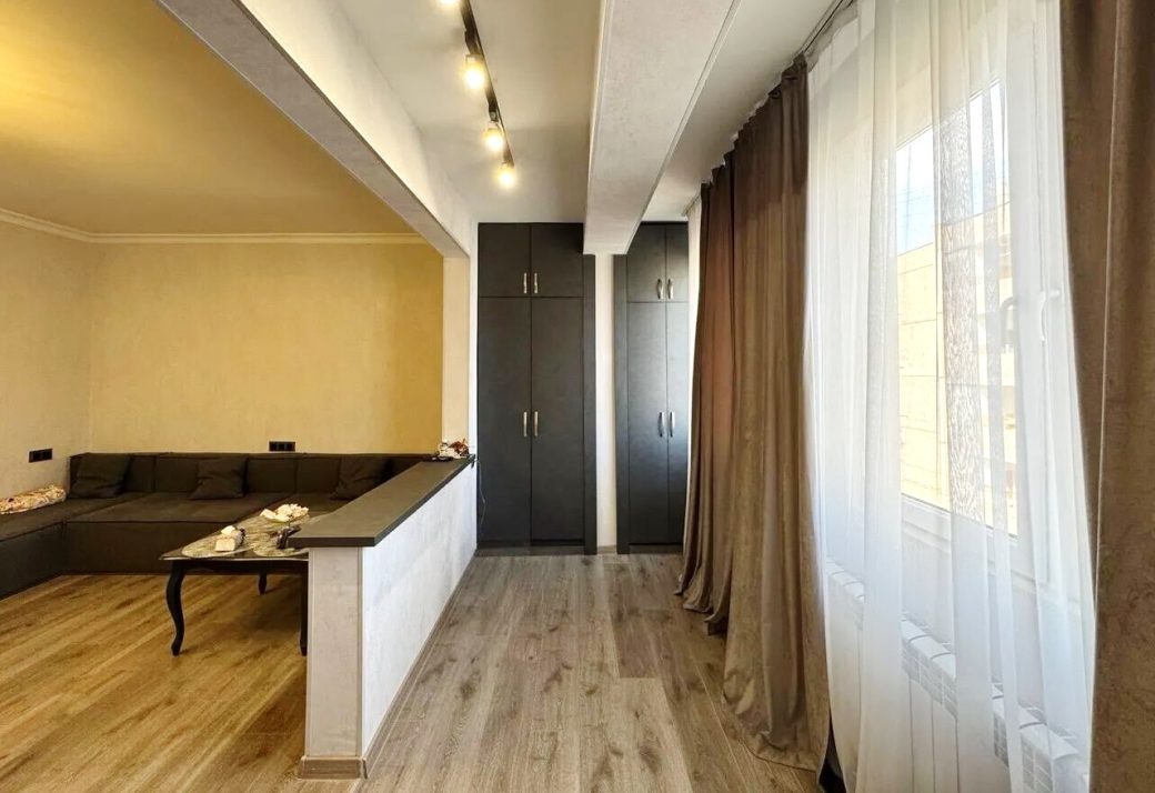 457224-3280335-crop