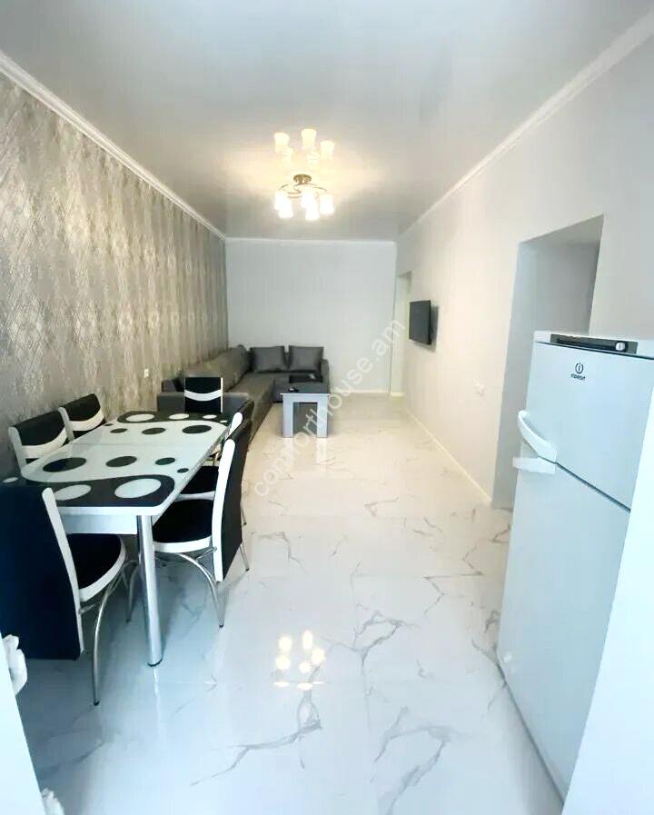 458566-3300335-crop