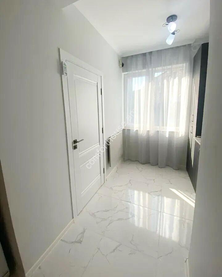 458566-3300338-crop