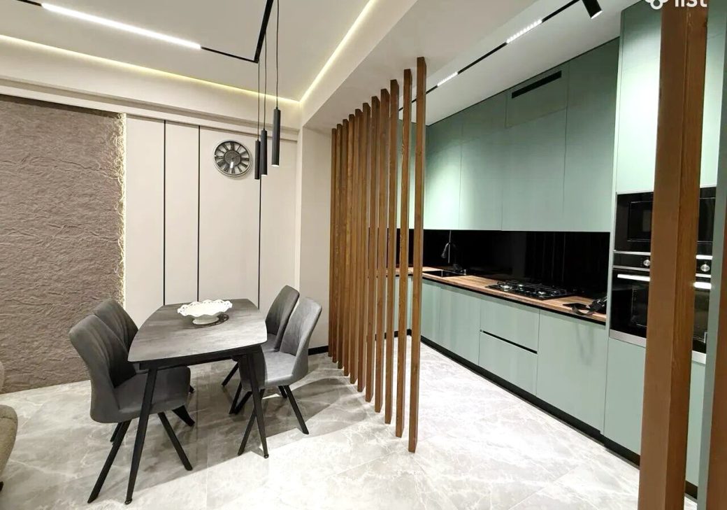 458594-3300767-crop