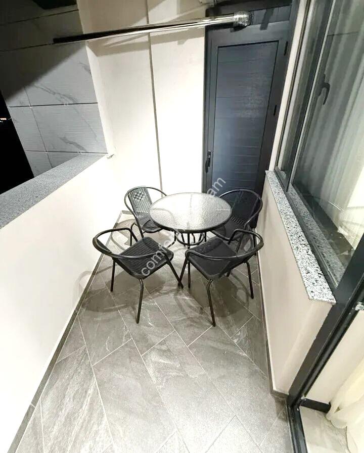 458594-3300770-crop