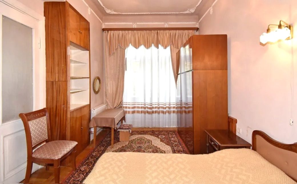 459105-3308546-crop