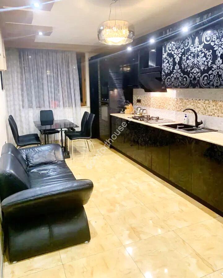 459985-3321195-crop