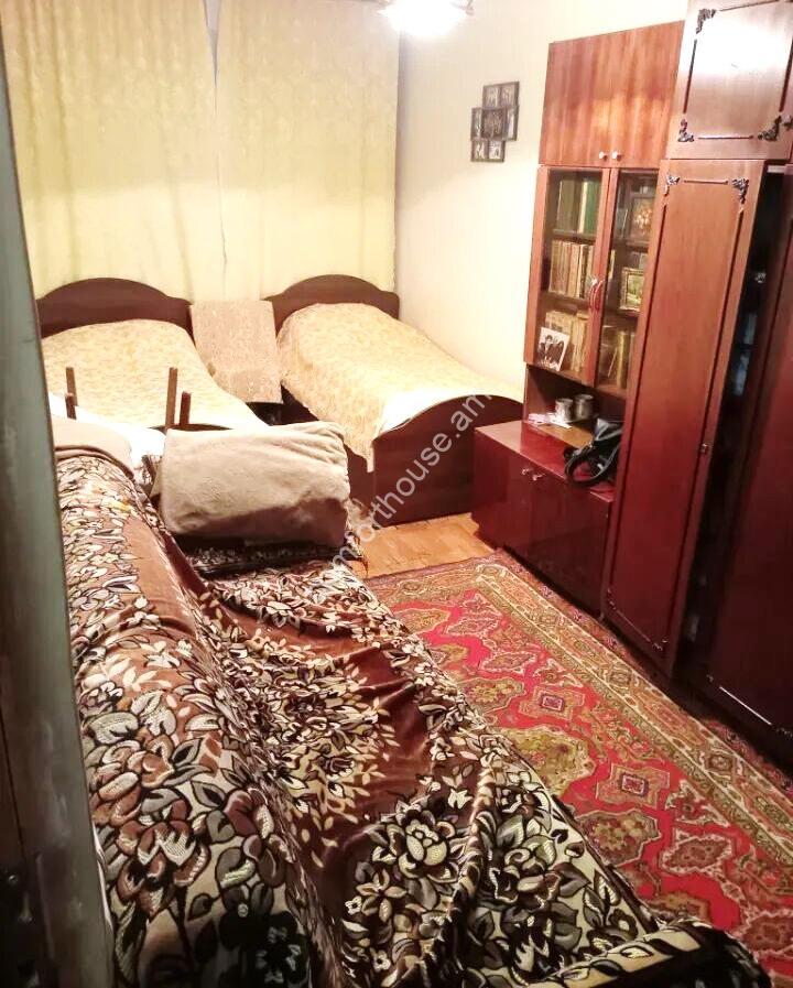 460728-3332095-crop