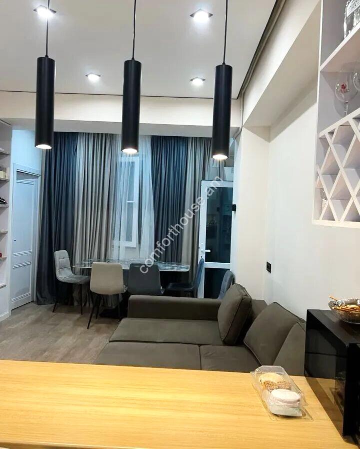 460795-3332987-crop