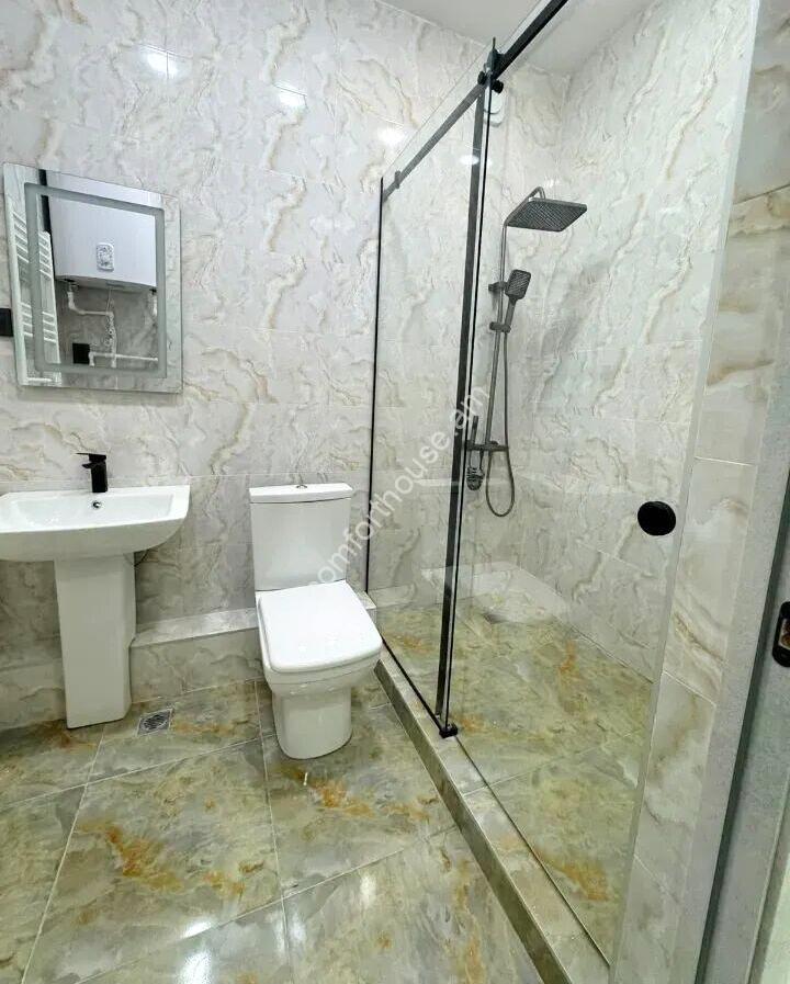 460929-3335079-crop