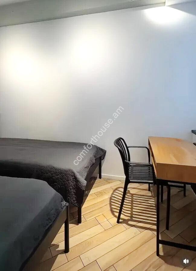 452069-3379133-crop