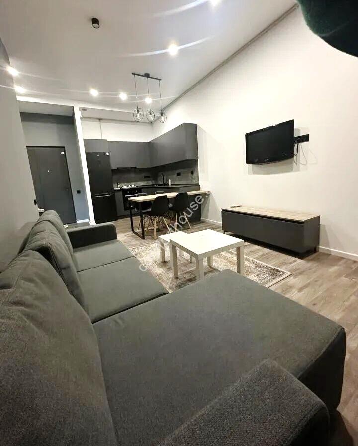 458446-3298258-crop