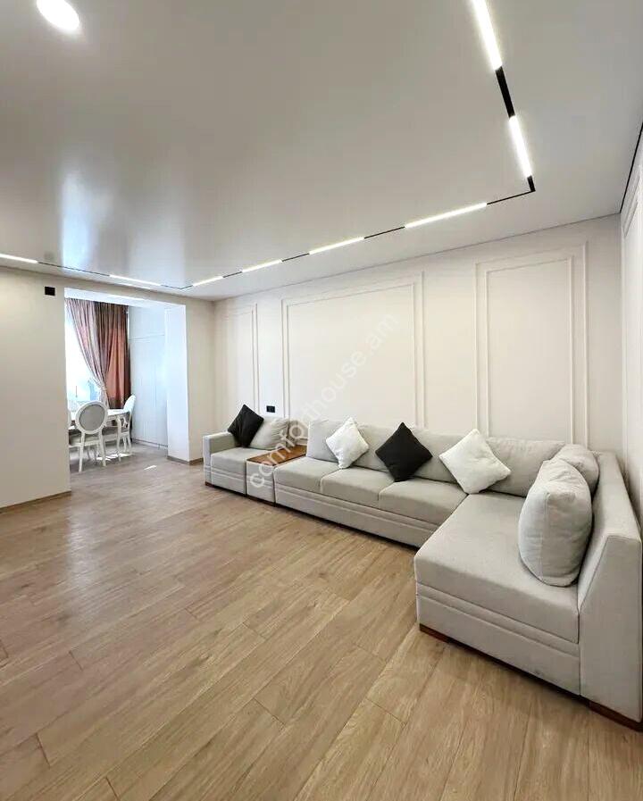 459095-3308431-crop