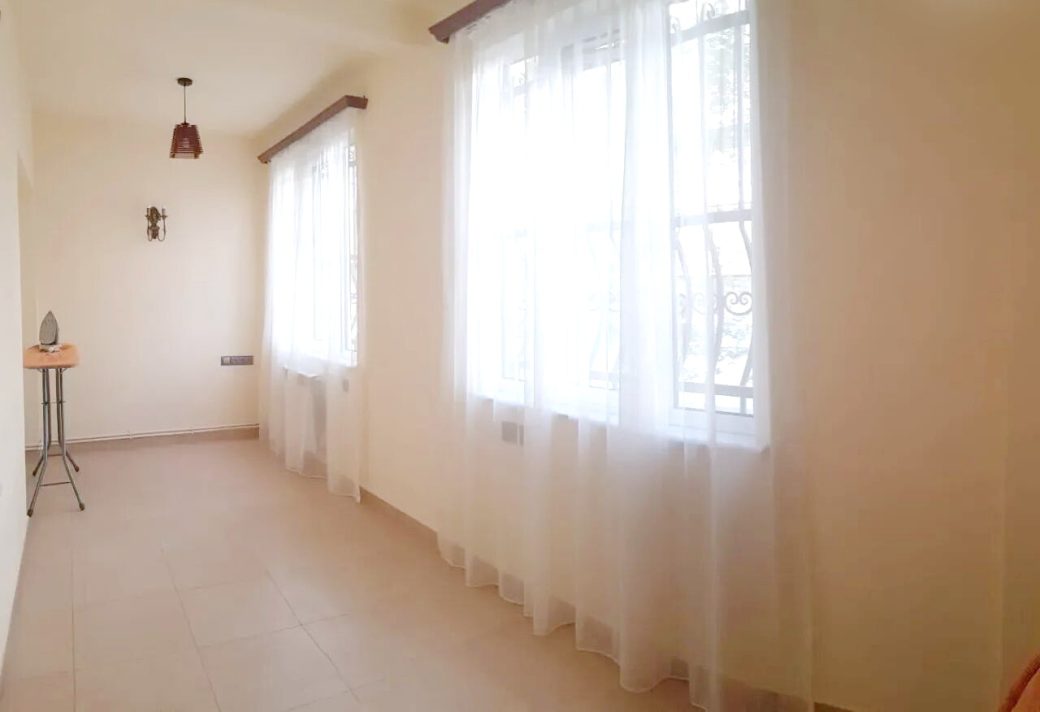 460917-3334940-crop