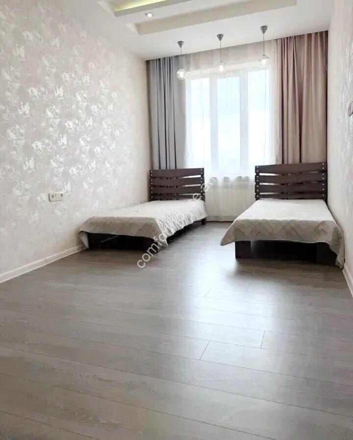 462758-3362787-crop