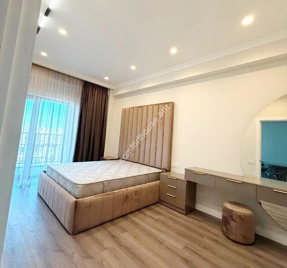 463784-3377987-crop