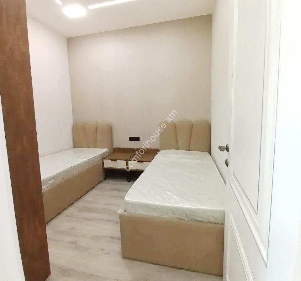 463847-3378881-crop