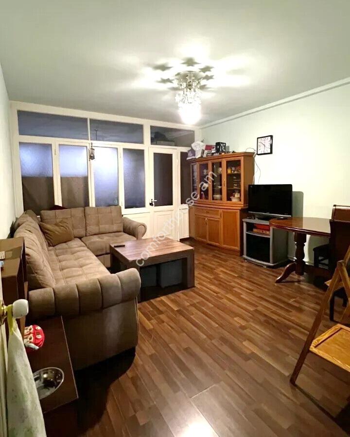 465635-3405782-crop