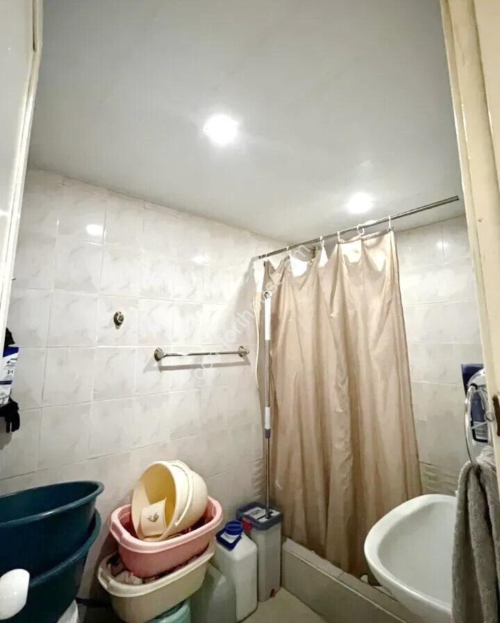 465635-3405786-crop