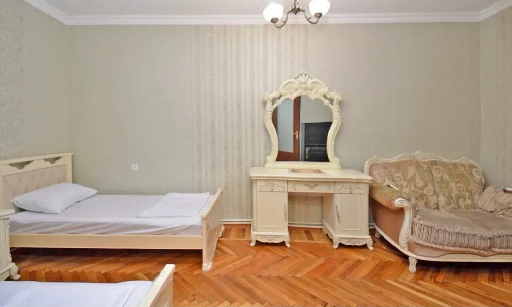 465676-3406599-crop