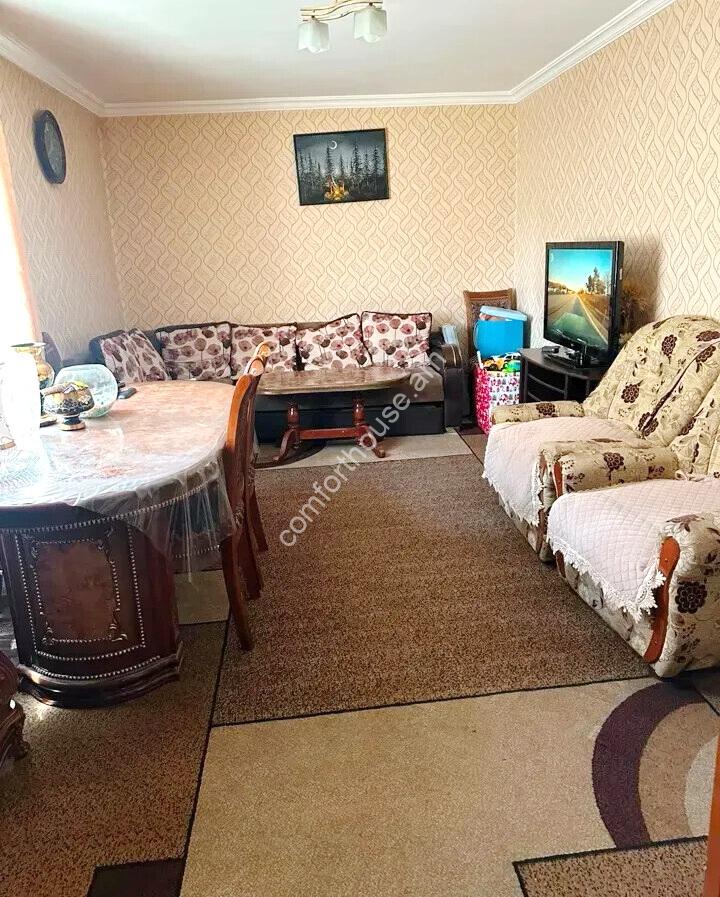 467071-3427543-crop